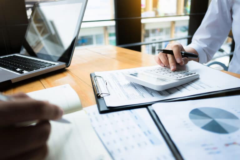 Dites adieu aux soucis comptables avec l’externalisation